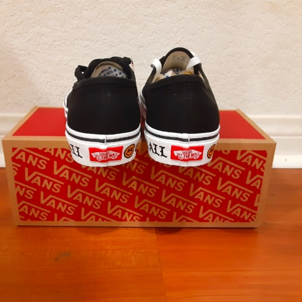 Vans - Picture 3 of 5